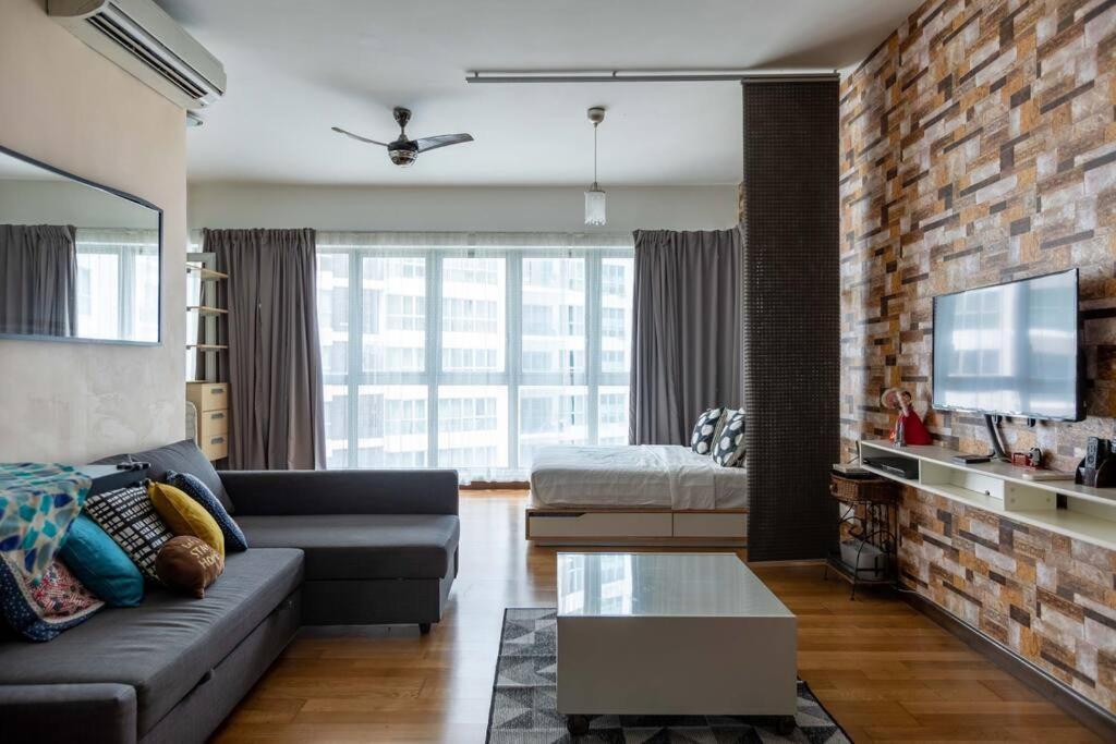 Cozy Regalia Kl 吉隆玻 Lrt & Ktm @1 Parking & Wifi Apartment Kuala Lumpur Exterior photo